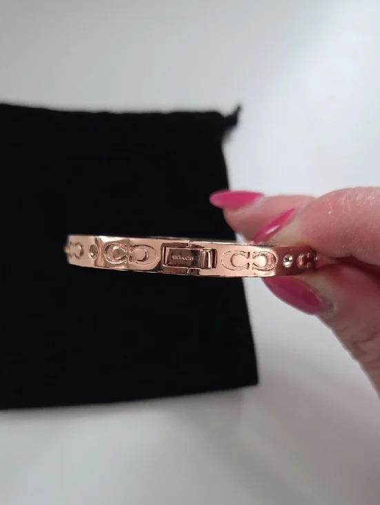 Rose Gold Bracelet with Interlocking Double C Motif - Picture 4 of 6